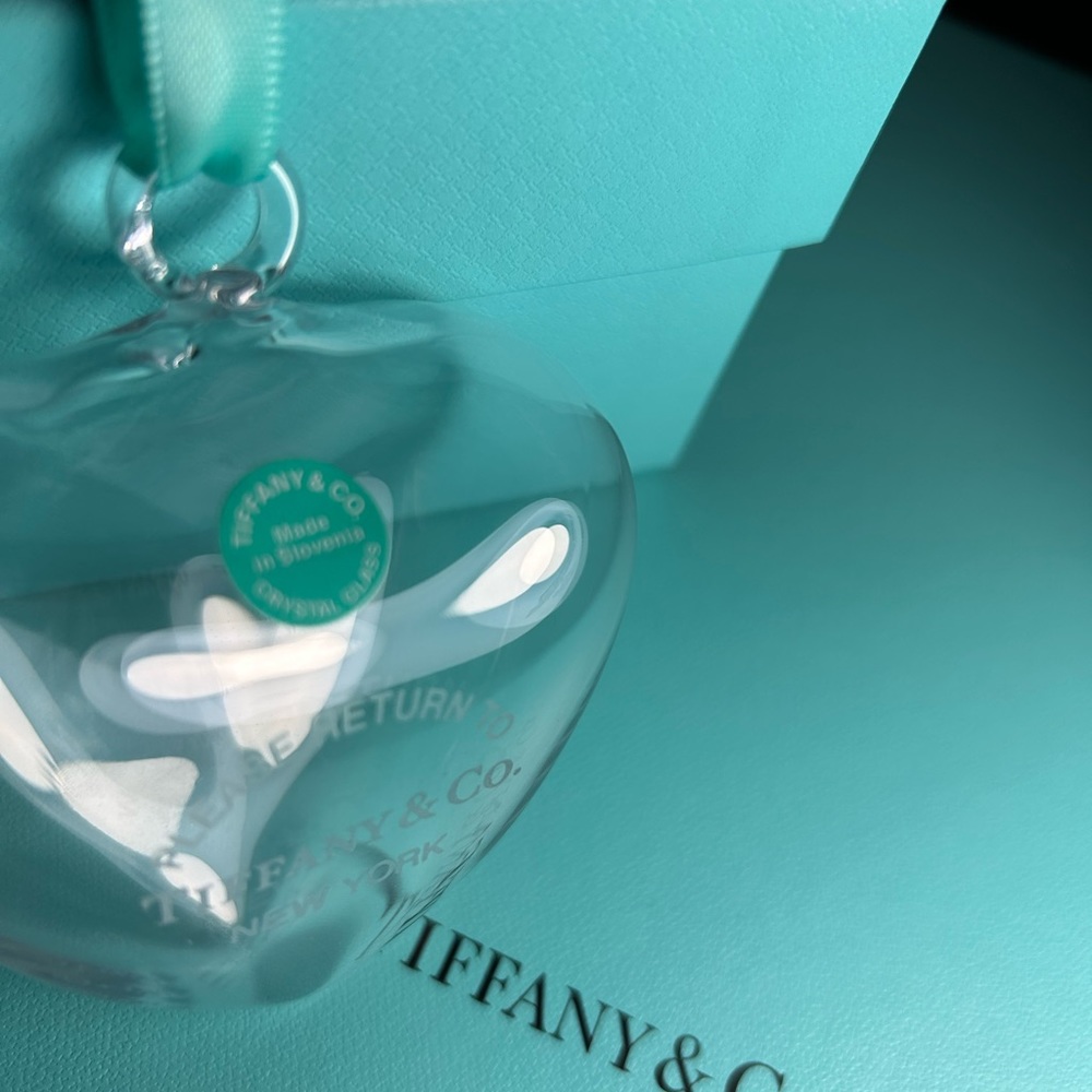 Tiffany&Co RTT Puffy Heart Ornament Clear Crystal Etched Glass. NWOT